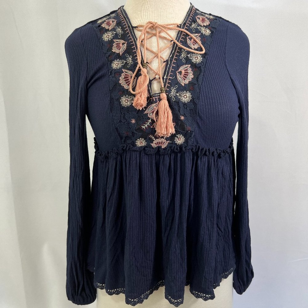 Taylor and Sage Peasant Short Laced Front Sz S Embroidered Yolk Lace Hem